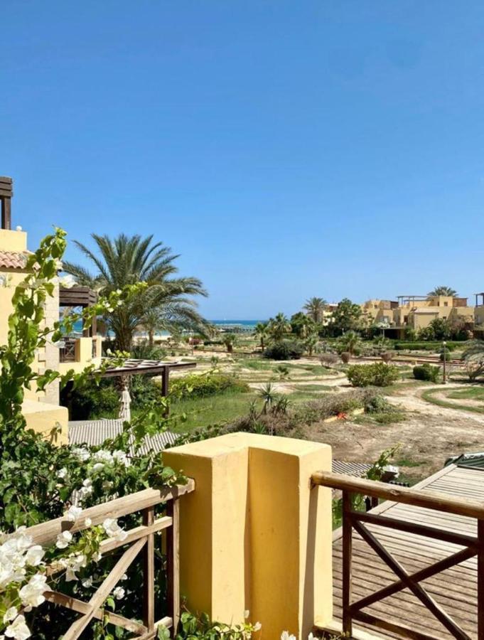 A sea view spacious cheering 5 bedroom villa Ain Sokhna Ain Bay فيلا كاملة للإيجار قرية العين باي عين السخنة المظهر الخارجي الصورة
