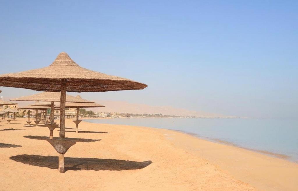 A sea view spacious cheering 5 bedroom villa Ain Sokhna Ain Bay فيلا كاملة للإيجار قرية العين باي عين السخنة المظهر الخارجي الصورة