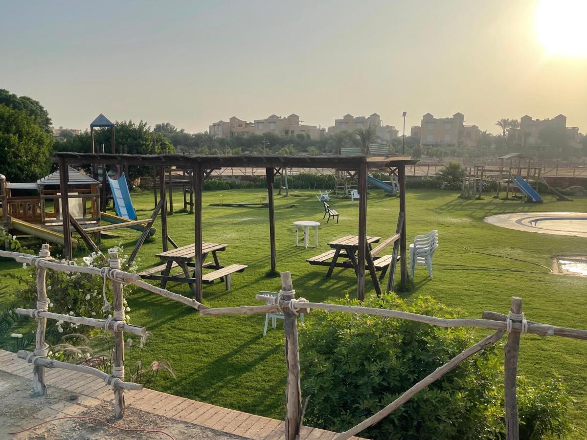 A sea view spacious cheering 5 bedroom villa Ain Sokhna Ain Bay فيلا كاملة للإيجار قرية العين باي عين السخنة المظهر الخارجي الصورة