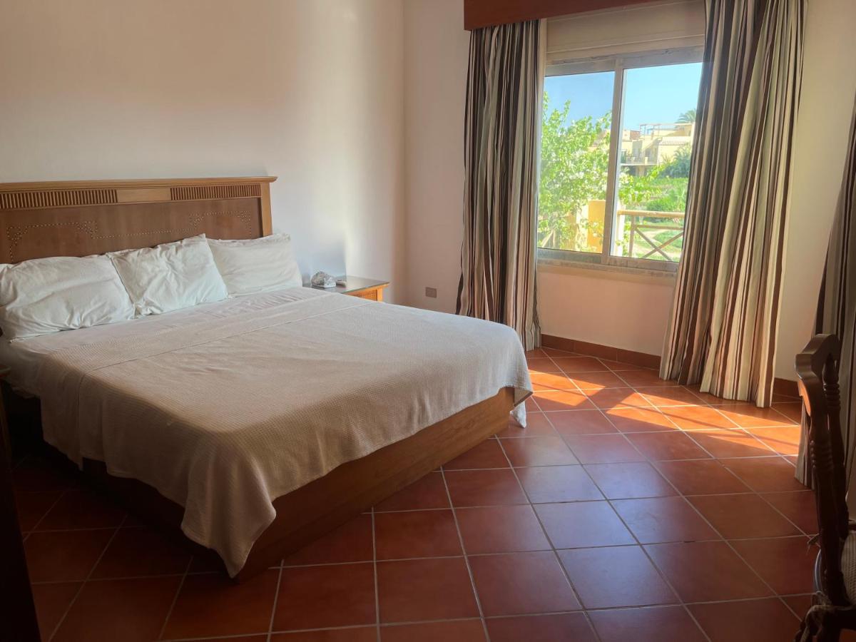 A sea view spacious cheering 5 bedroom villa Ain Sokhna Ain Bay فيلا كاملة للإيجار قرية العين باي عين السخنة المظهر الخارجي الصورة