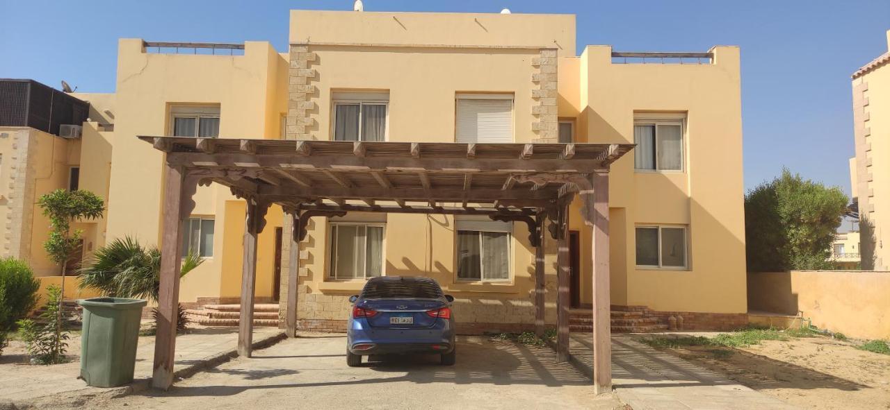 A sea view spacious cheering 5 bedroom villa Ain Sokhna Ain Bay فيلا كاملة للإيجار قرية العين باي عين السخنة المظهر الخارجي الصورة