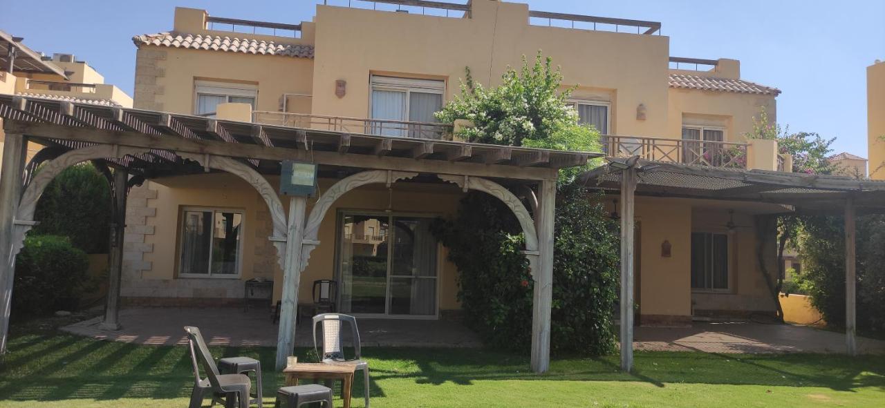 A sea view spacious cheering 5 bedroom villa Ain Sokhna Ain Bay فيلا كاملة للإيجار قرية العين باي عين السخنة المظهر الخارجي الصورة
