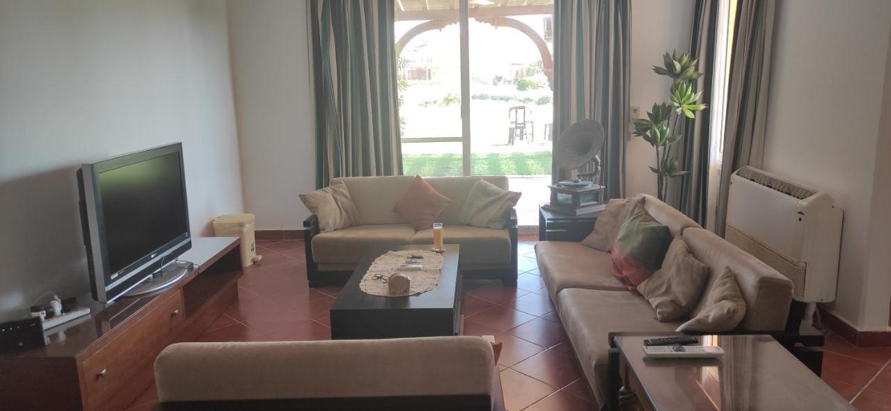 A sea view spacious cheering 5 bedroom villa Ain Sokhna Ain Bay فيلا كاملة للإيجار قرية العين باي عين السخنة المظهر الخارجي الصورة