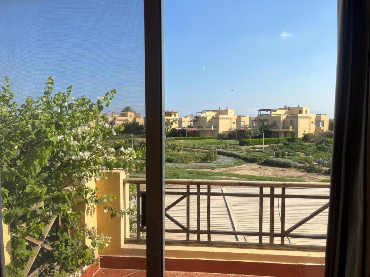 A sea view spacious cheering 5 bedroom villa Ain Sokhna Ain Bay فيلا كاملة للإيجار قرية العين باي عين السخنة المظهر الخارجي الصورة