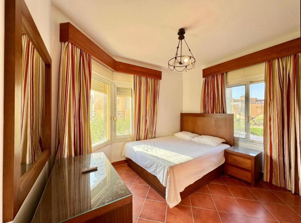 A sea view spacious cheering 5 bedroom villa Ain Sokhna Ain Bay فيلا كاملة للإيجار قرية العين باي عين السخنة المظهر الخارجي الصورة