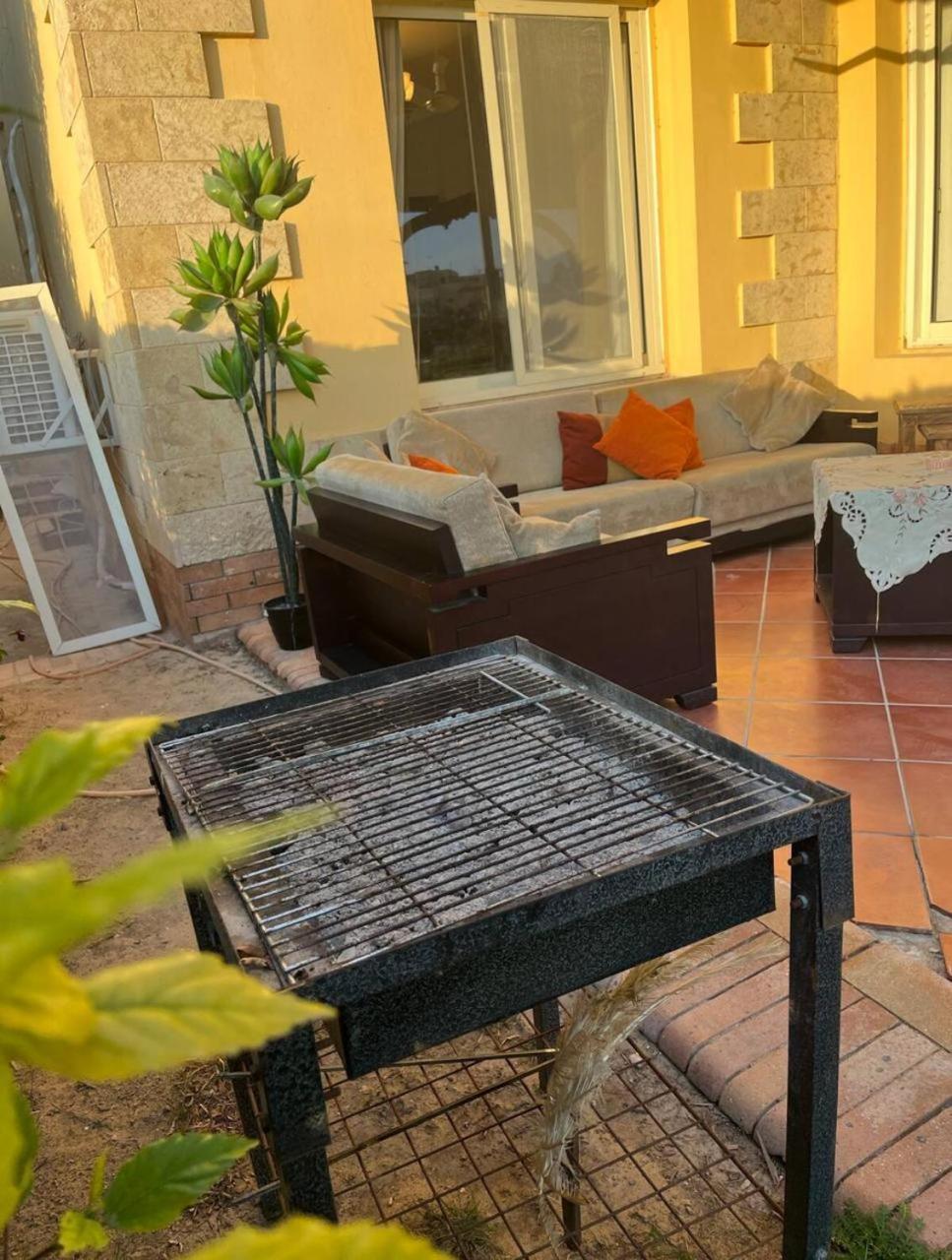 A sea view spacious cheering 5 bedroom villa Ain Sokhna Ain Bay فيلا كاملة للإيجار قرية العين باي عين السخنة المظهر الخارجي الصورة