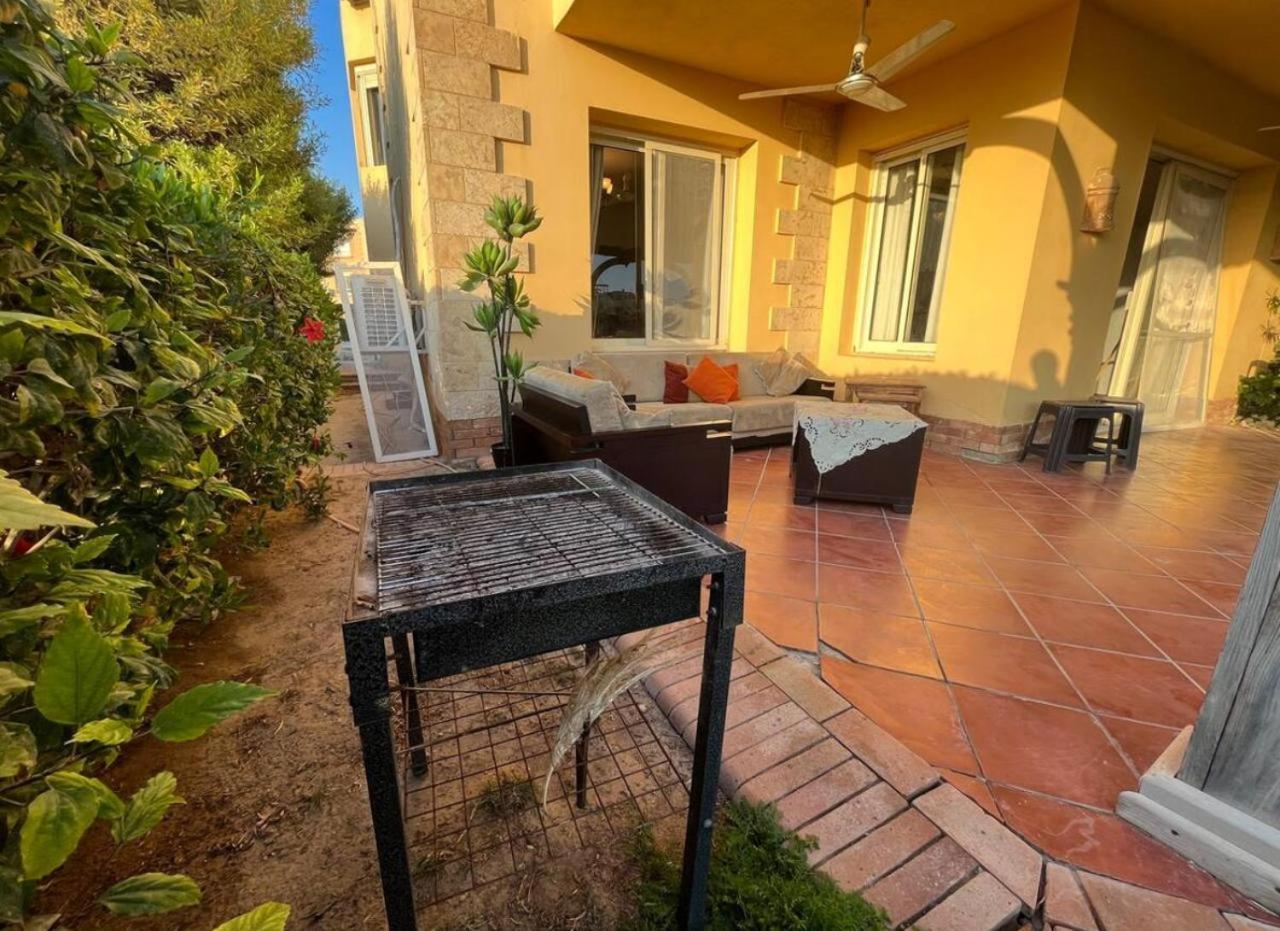 A sea view spacious cheering 5 bedroom villa Ain Sokhna Ain Bay فيلا كاملة للإيجار قرية العين باي عين السخنة المظهر الخارجي الصورة