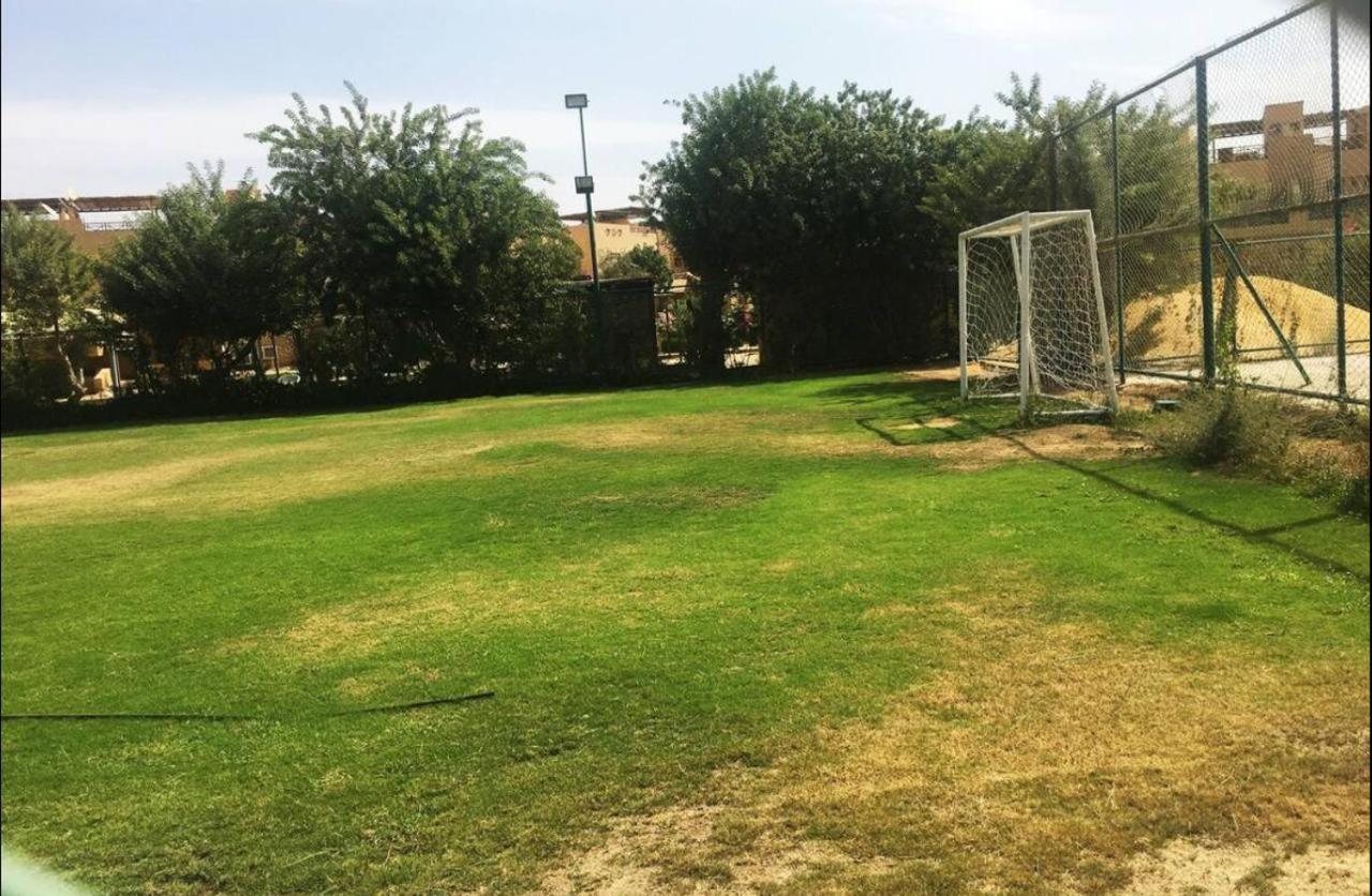 A sea view spacious cheering 5 bedroom villa Ain Sokhna Ain Bay فيلا كاملة للإيجار قرية العين باي عين السخنة المظهر الخارجي الصورة