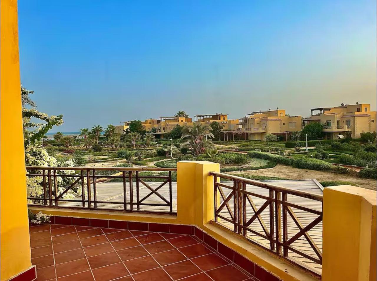 A sea view spacious cheering 5 bedroom villa Ain Sokhna Ain Bay فيلا كاملة للإيجار قرية العين باي عين السخنة المظهر الخارجي الصورة