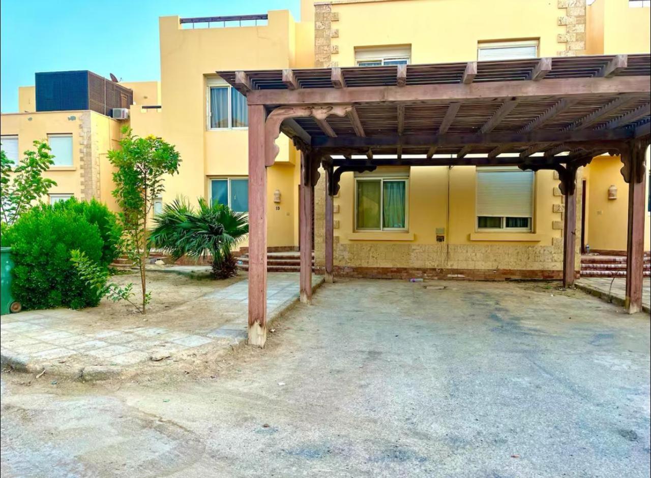 A sea view spacious cheering 5 bedroom villa Ain Sokhna Ain Bay فيلا كاملة للإيجار قرية العين باي عين السخنة المظهر الخارجي الصورة