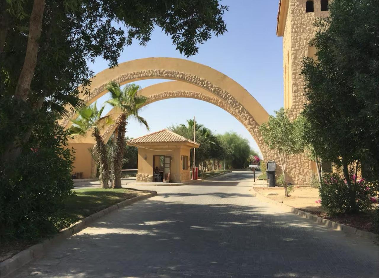 A sea view spacious cheering 5 bedroom villa Ain Sokhna Ain Bay فيلا كاملة للإيجار قرية العين باي عين السخنة المظهر الخارجي الصورة