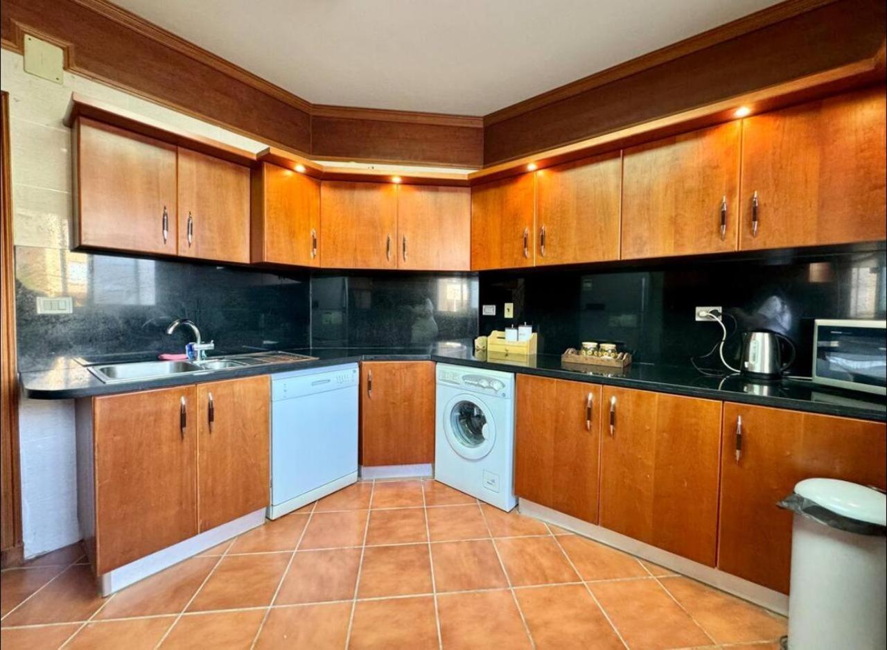 A sea view spacious cheering 5 bedroom villa Ain Sokhna Ain Bay فيلا كاملة للإيجار قرية العين باي عين السخنة المظهر الخارجي الصورة