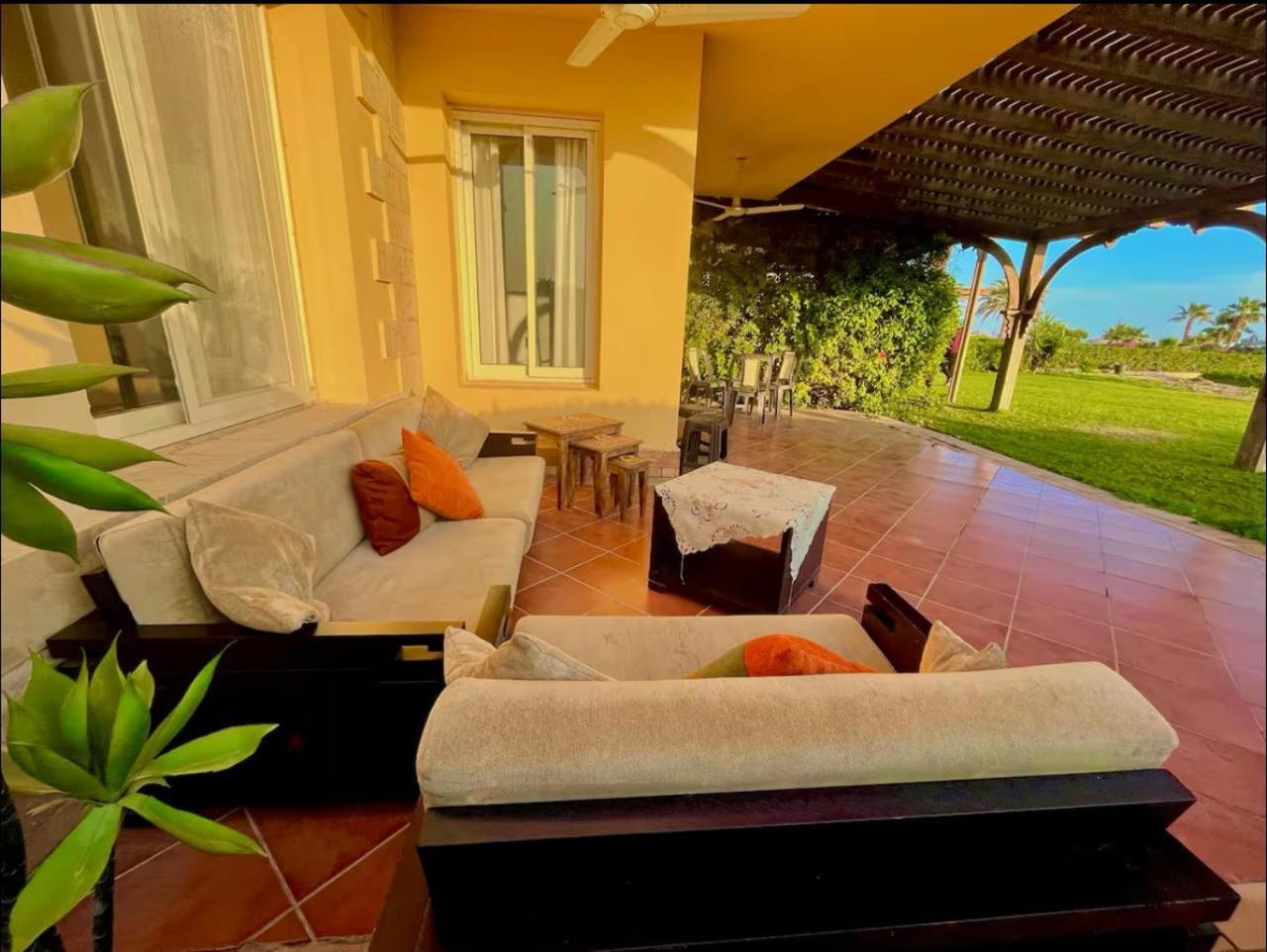 A sea view spacious cheering 5 bedroom villa Ain Sokhna Ain Bay فيلا كاملة للإيجار قرية العين باي عين السخنة المظهر الخارجي الصورة