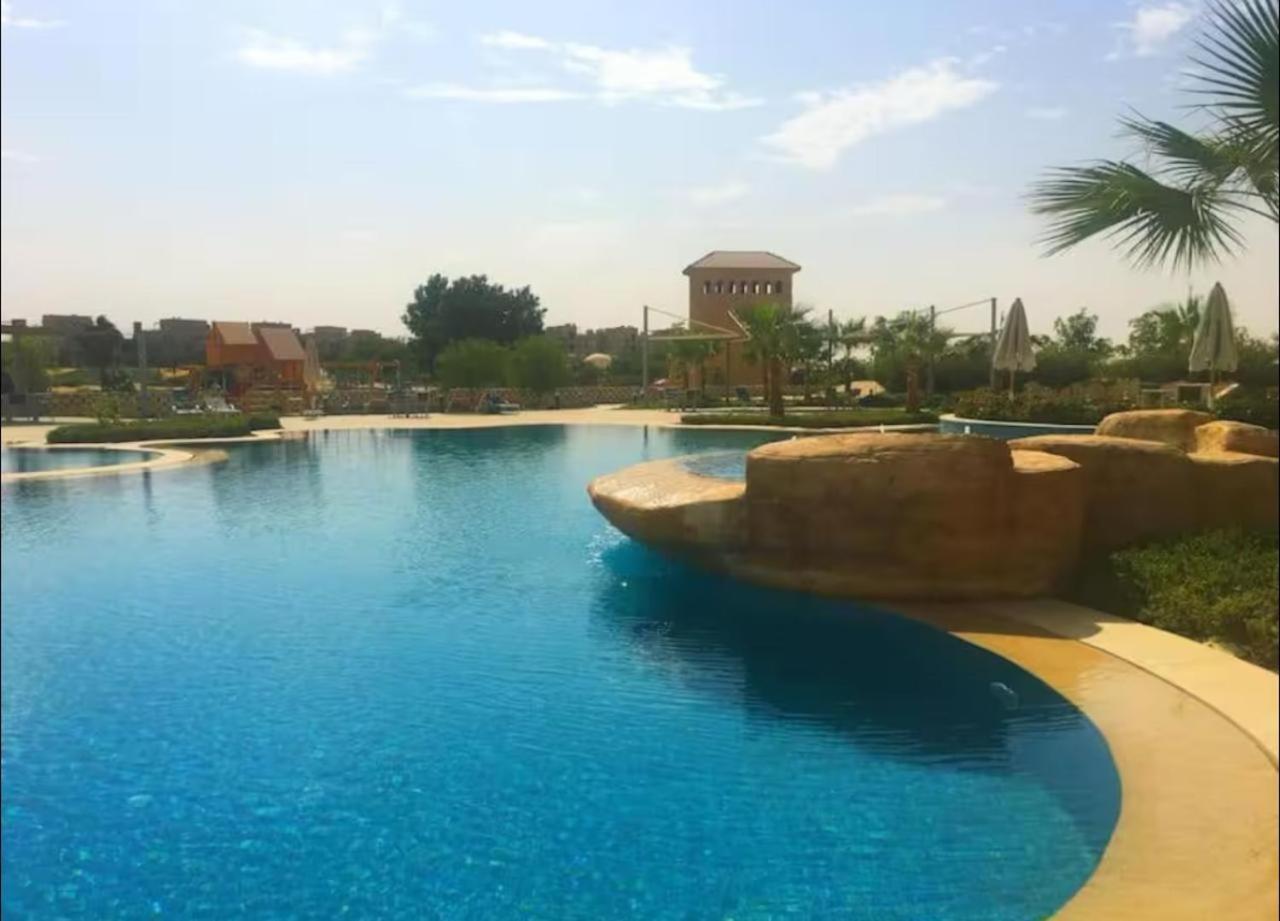 A sea view spacious cheering 5 bedroom villa Ain Sokhna Ain Bay فيلا كاملة للإيجار قرية العين باي عين السخنة المظهر الخارجي الصورة
