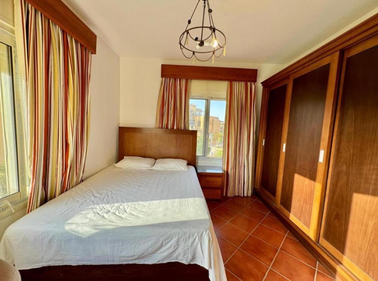 A sea view spacious cheering 5 bedroom villa Ain Sokhna Ain Bay فيلا كاملة للإيجار قرية العين باي عين السخنة المظهر الخارجي الصورة