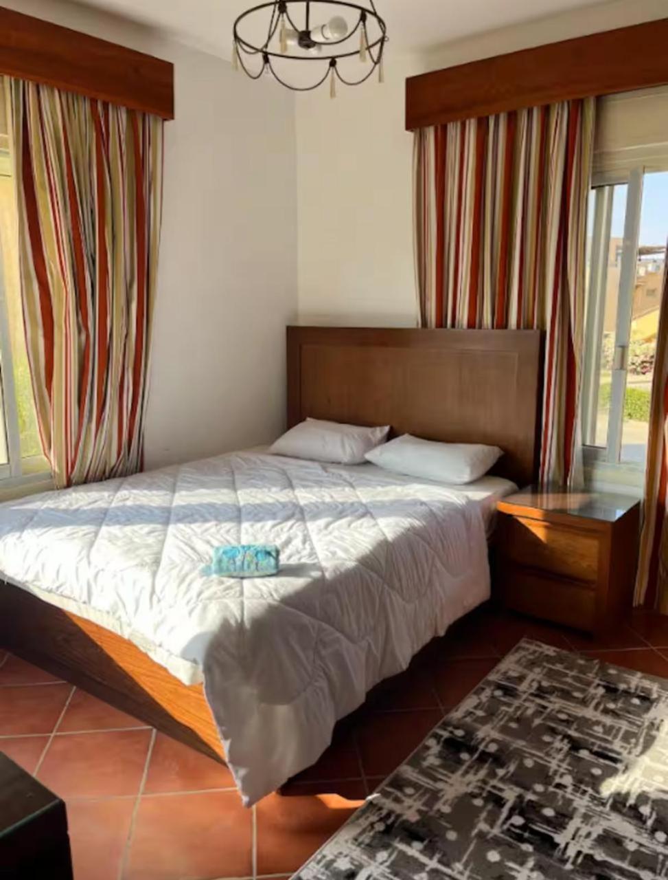 A sea view spacious cheering 5 bedroom villa Ain Sokhna Ain Bay فيلا كاملة للإيجار قرية العين باي عين السخنة المظهر الخارجي الصورة