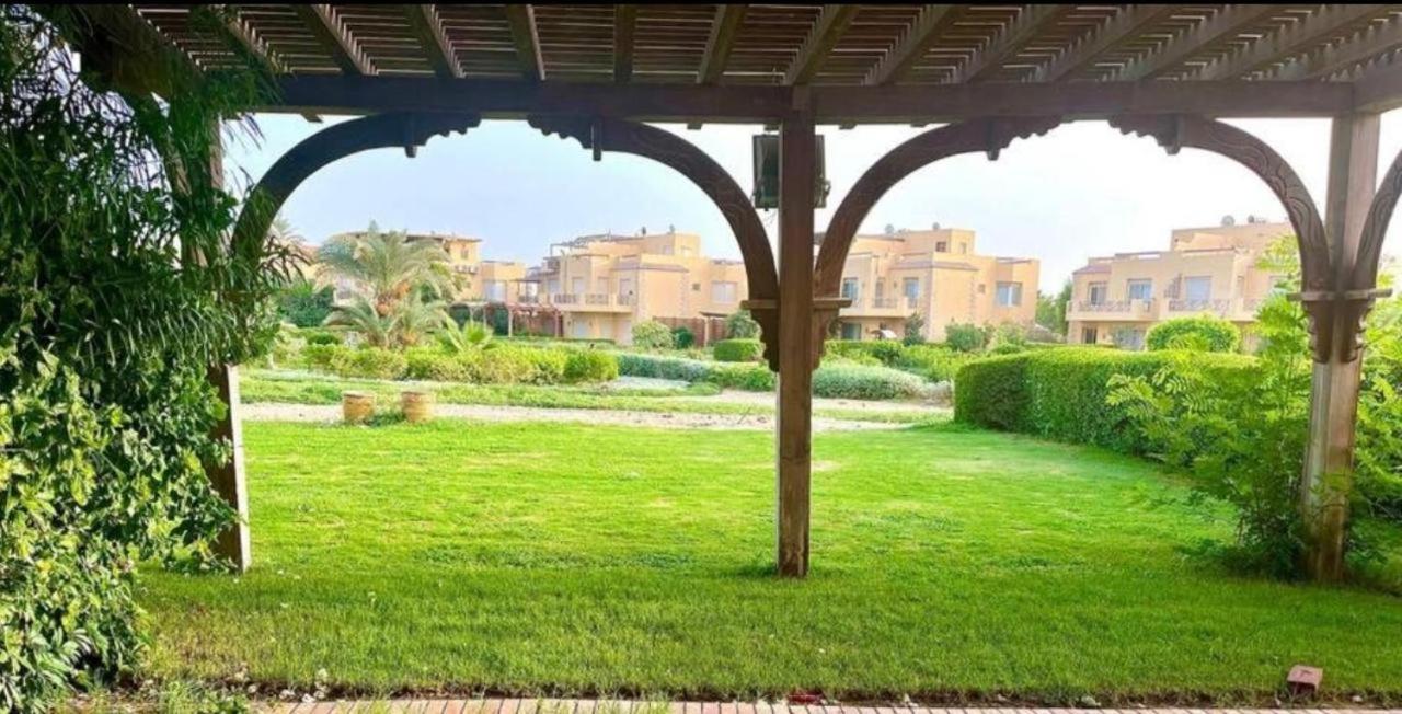 A sea view spacious cheering 5 bedroom villa Ain Sokhna Ain Bay فيلا كاملة للإيجار قرية العين باي عين السخنة المظهر الخارجي الصورة